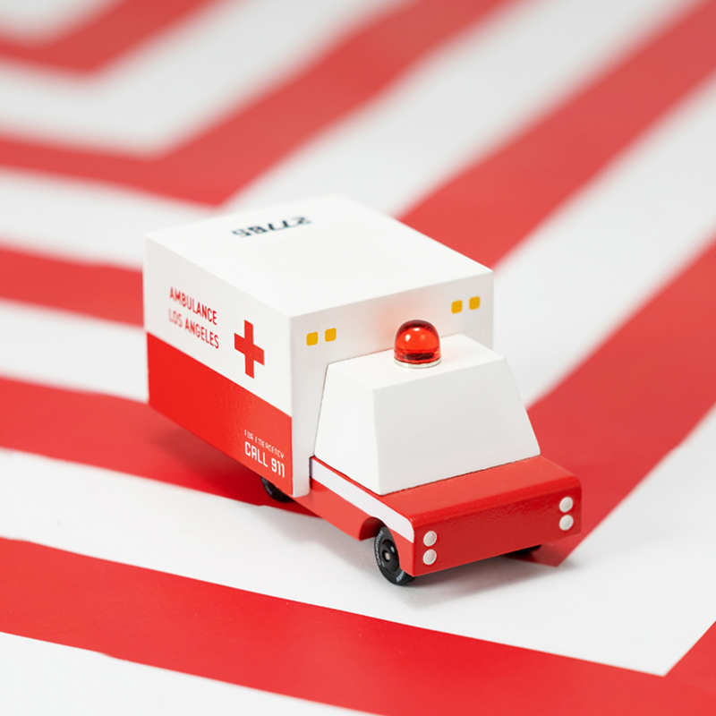 Ambulance Van (E762) 8,4X4,1X5,1Cm, Wooden Diecast, In Giftbox,