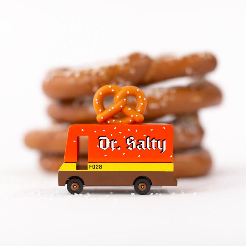 Pretzel Van - Dr. Salty (F028) 8,4X4,1X6,5Cm, Wooden Diecast, In