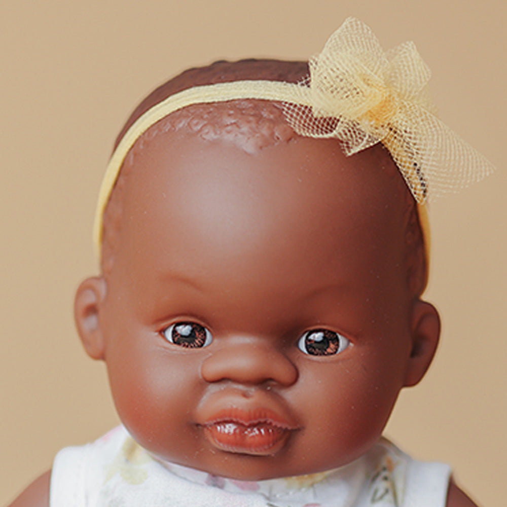 Kleine babypop Afrikaans meisje - 21 cm