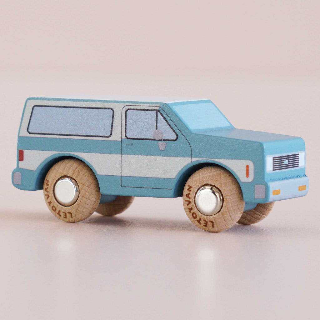 Houten auto Chuck - nr. 31