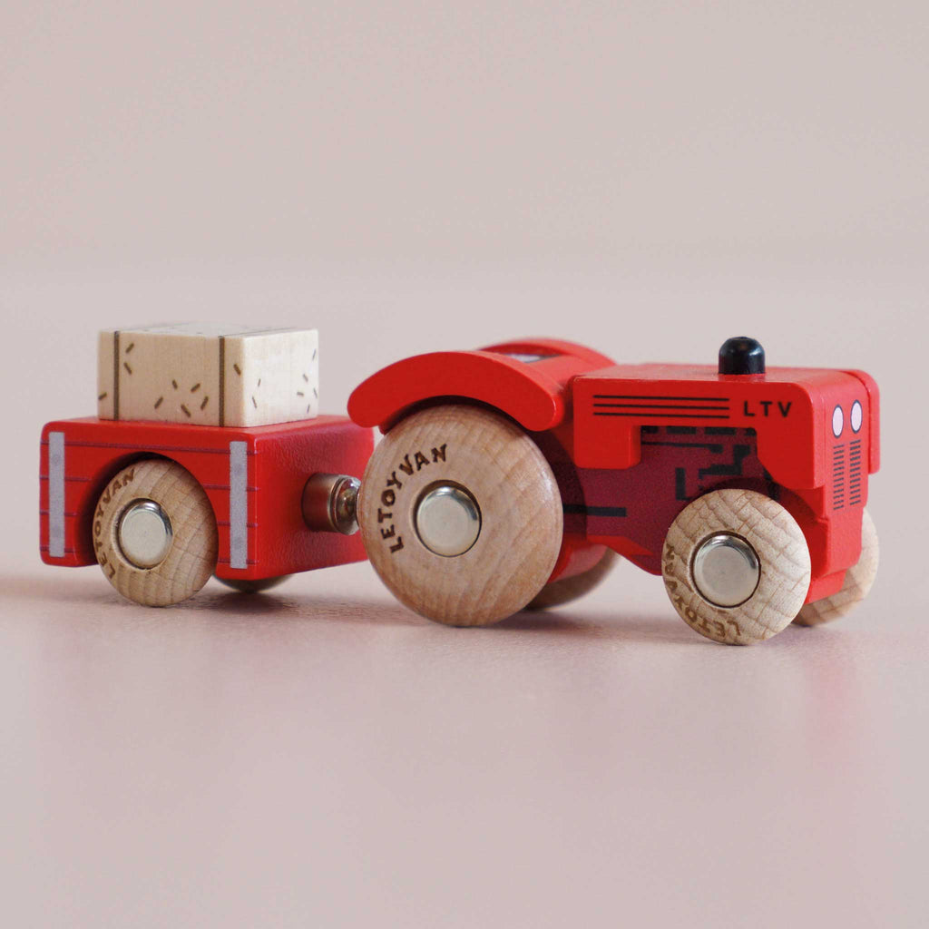 Houten tractor Tilly - nr. 34