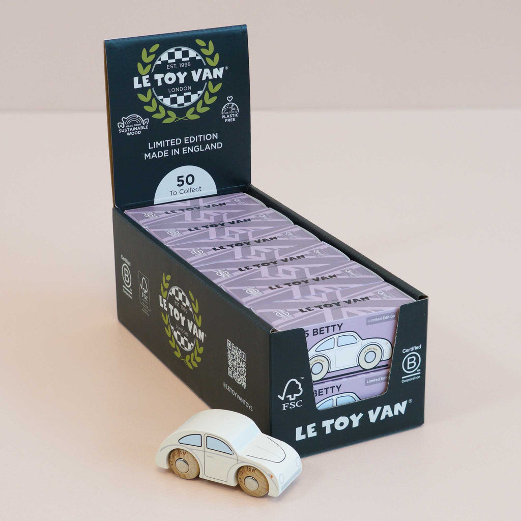 Houten mini-auto Betty - nr. 9