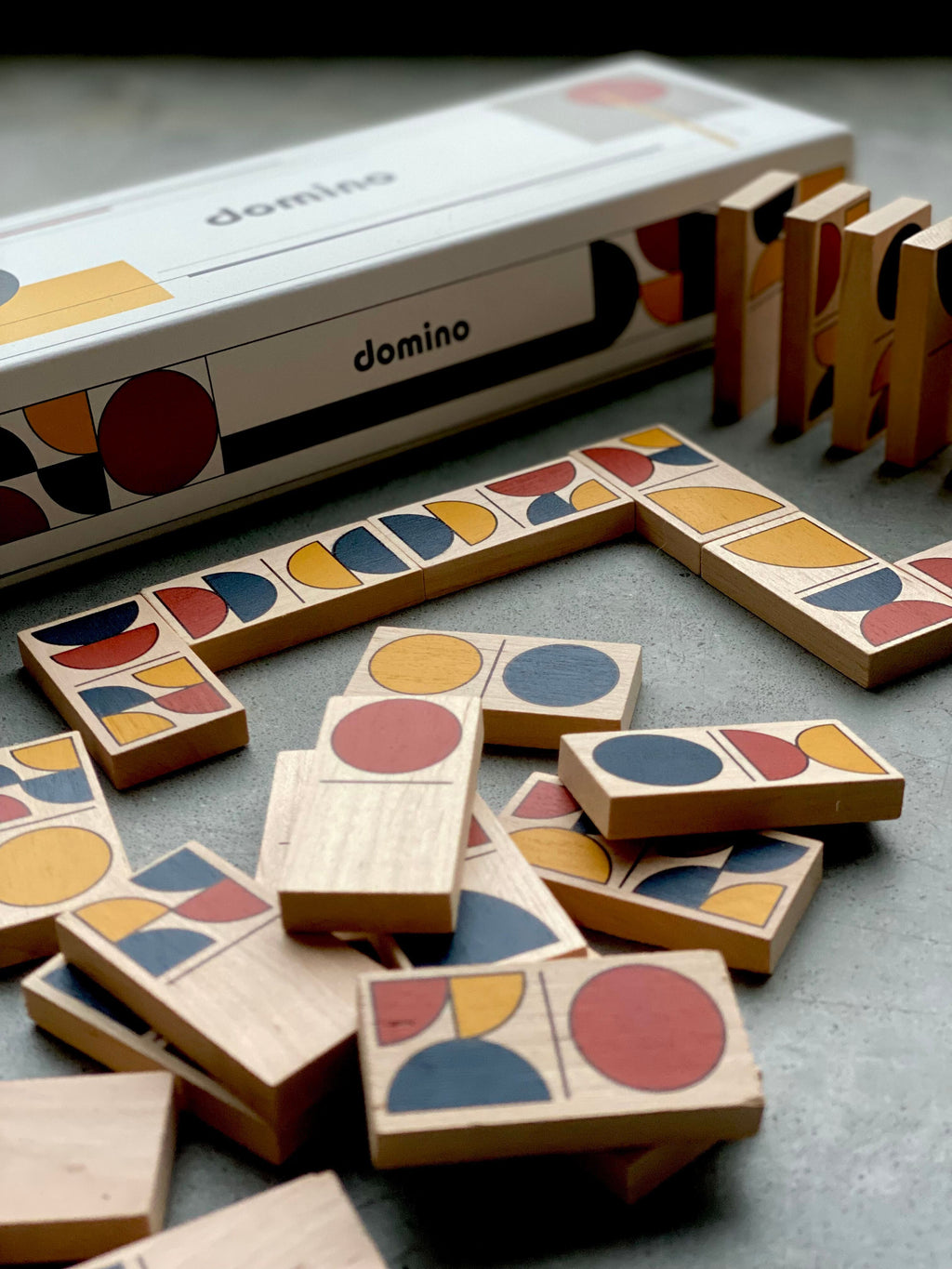Modern Domino