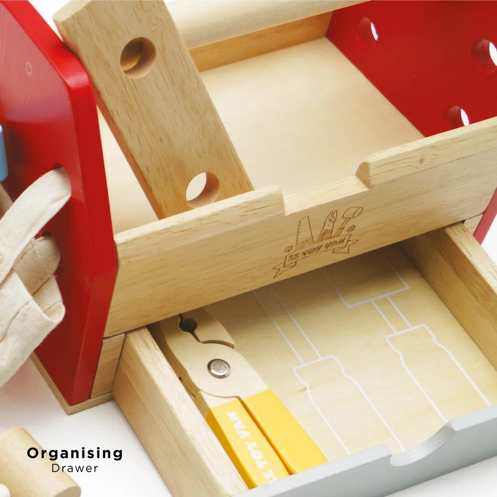 Houten gereedschapskist met speelgoedgereedschap