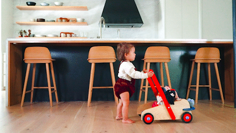 Houten loopwagen