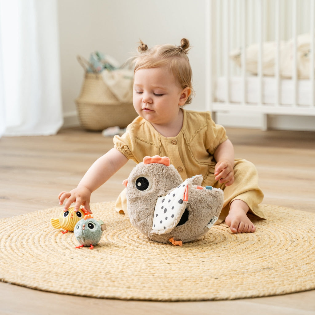 Activiteitenspeeltje Hide&Seek Clucky Sand - Activiteitenspeelgoed Done by Deer - In den Olifant