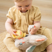 Activiteitenspeeltje Hide&Seek Clucky Sand - Activiteitenspeelgoed Done by Deer - In den Olifant