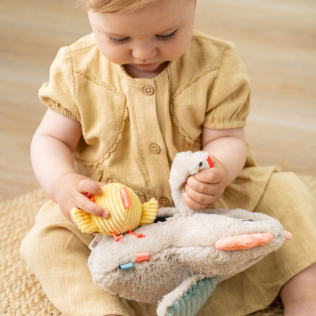 Activiteitenspeeltje Hide&Seek Clucky Sand - Activiteitenspeelgoed Done by Deer - In den Olifant