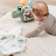 Activiteitenspeeltje met spiegel - Activity floor mirror Croco Green - Activiteitenspeelgoed Done by Deer - In den Olifant