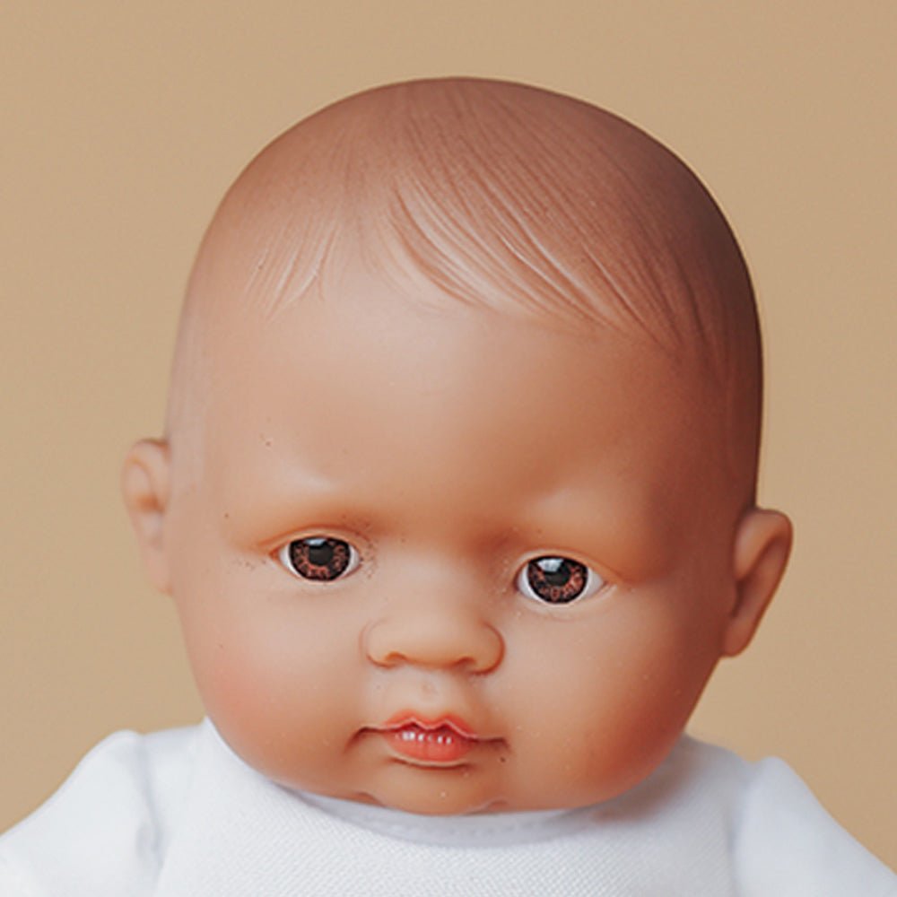 Babypop MF&M Latijns-Amerikaanse jongen 21cm - Babypoppen Miniland - In den Olifant