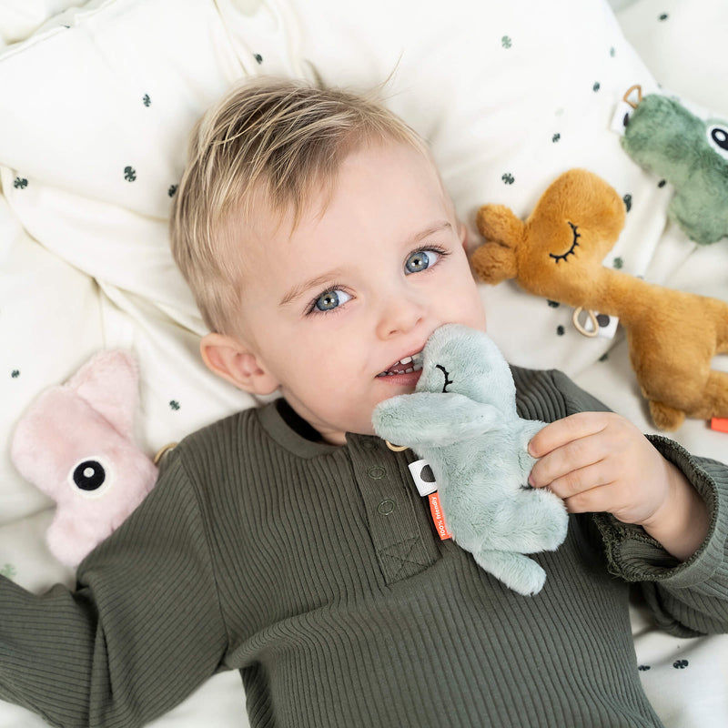 Babyspeeltje Tiny sensory rattle Elphee Blue - 10 cm - Rammelaars Done by Deer - In den Olifant