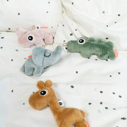 Babyspeeltje Tiny sensory rattle Raffi Mustard - 19 cm - Rammelaars Done by Deer - In den Olifant