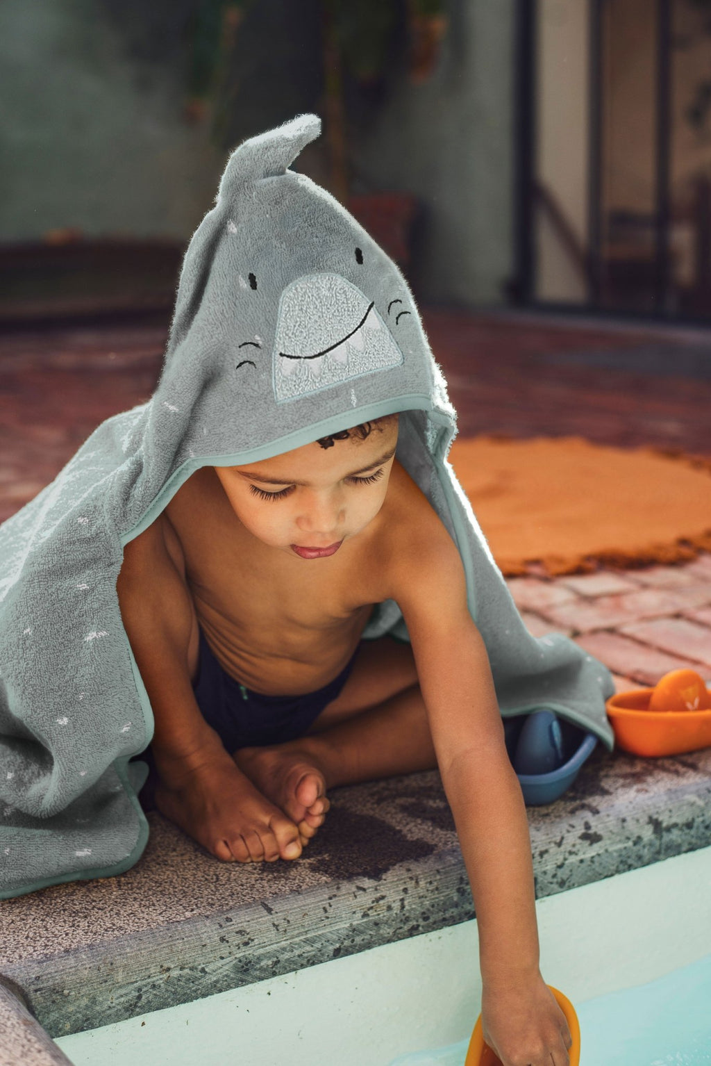 Badcape Mr. Shark - 75 x 75 cm - Badlinnen Trixie - In den Olifant