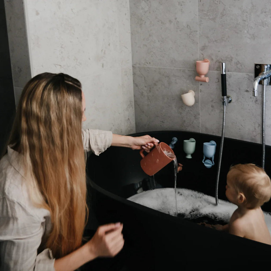 Badset Pour and Play - set van 4 - Badspeelgoed Mushie - In den Olifant