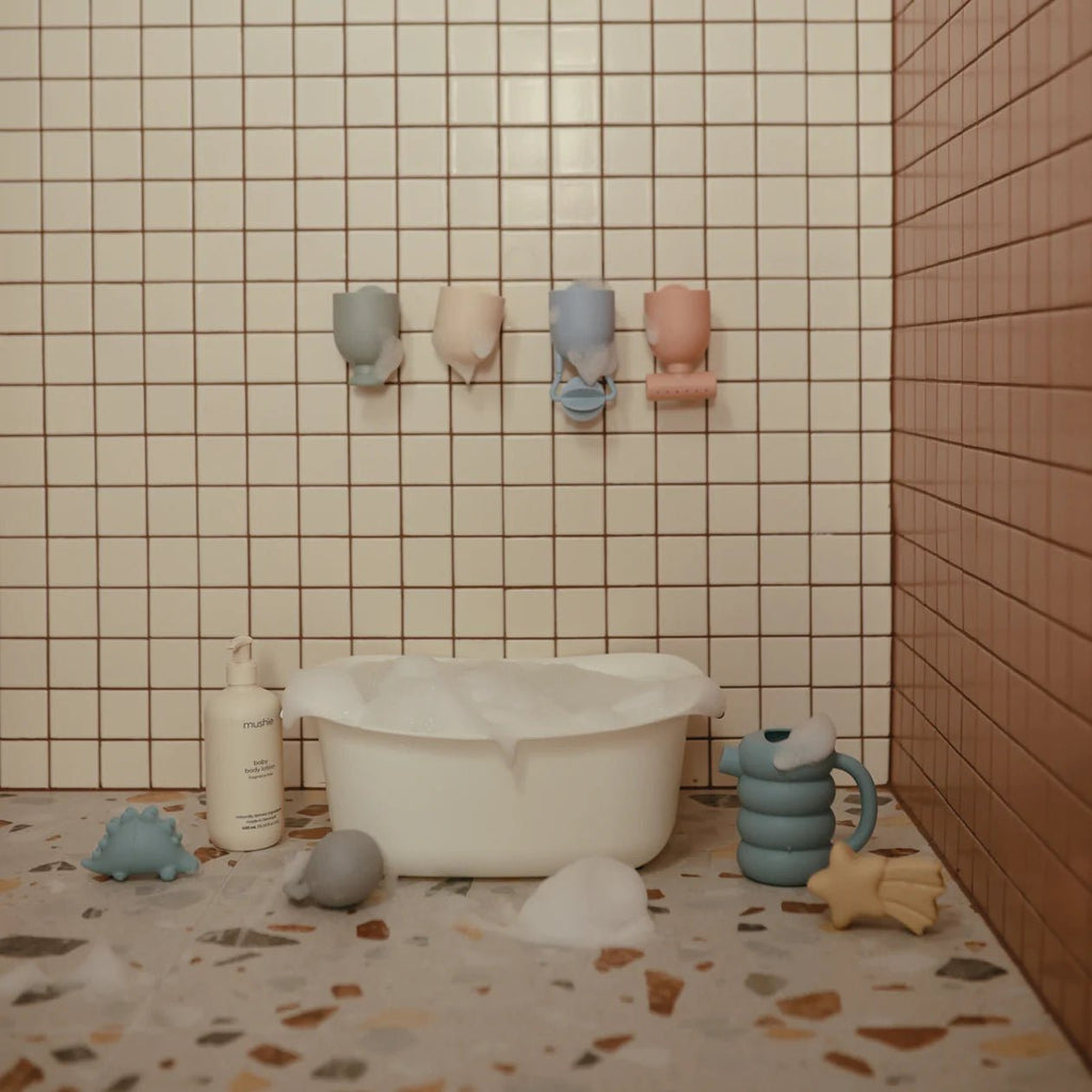 Badset Pour and Play - set van 4 - Badspeelgoed Mushie - In den Olifant