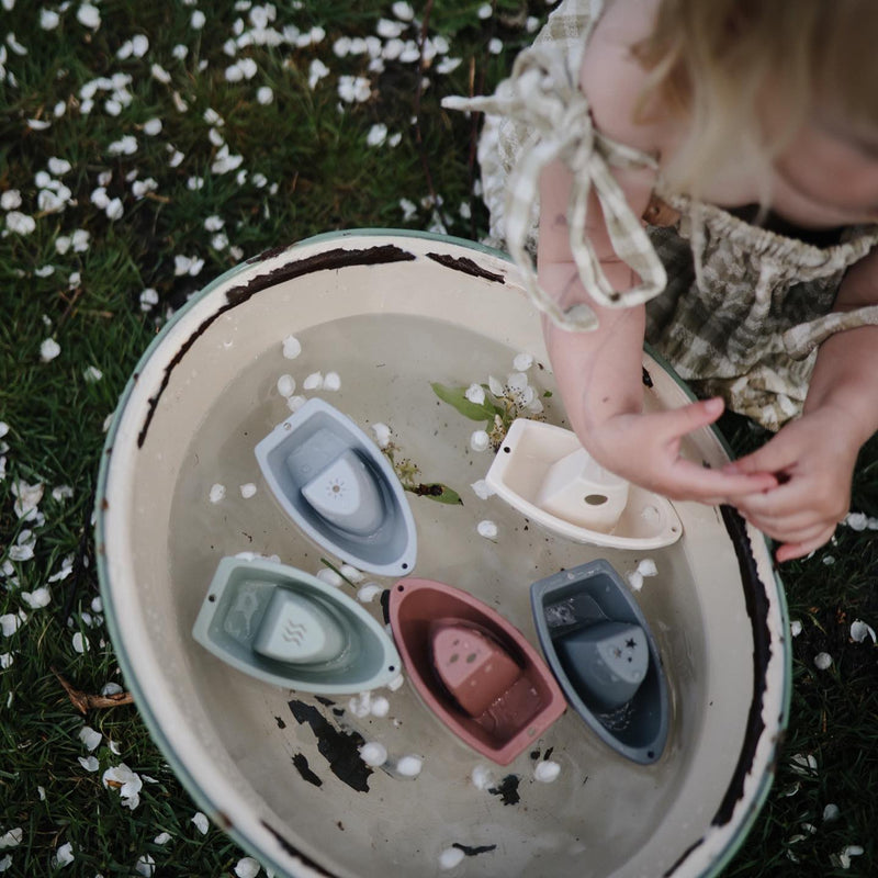 Badspeeltjes Bath Boats Original - set van 5 - Badspeelgoed Mushie - In den Olifant