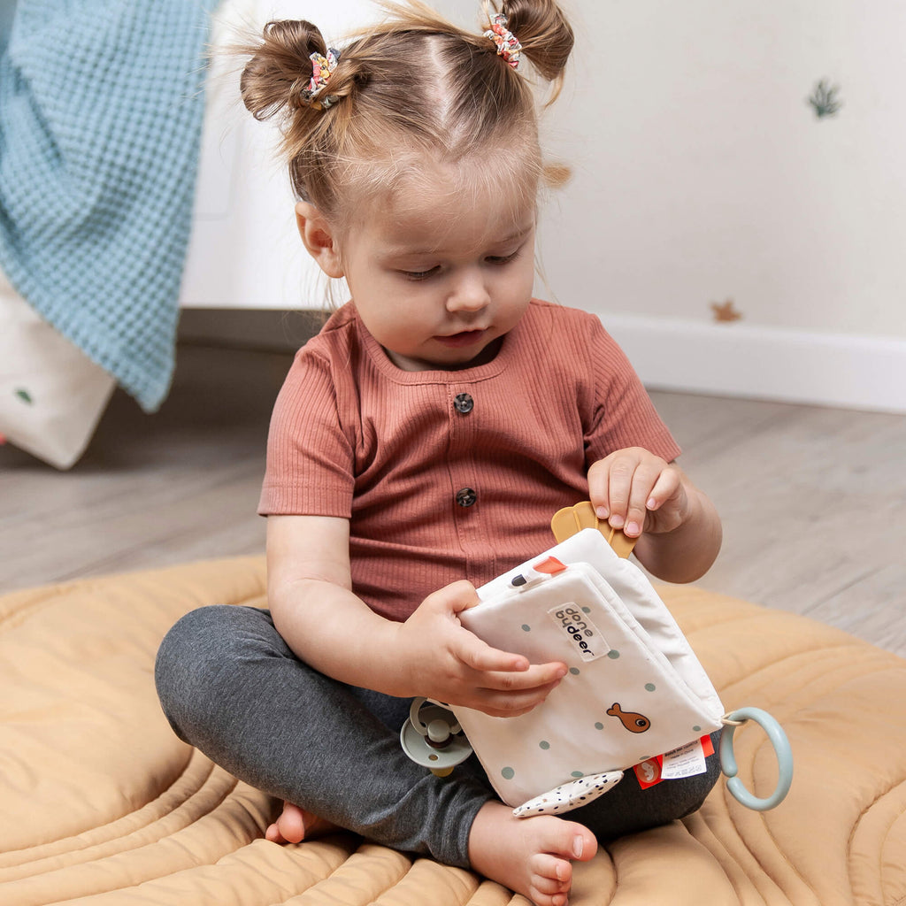 Boekje Activity book Sea friends Colour mix - Babyboekjes Done by Deer - In den Olifant