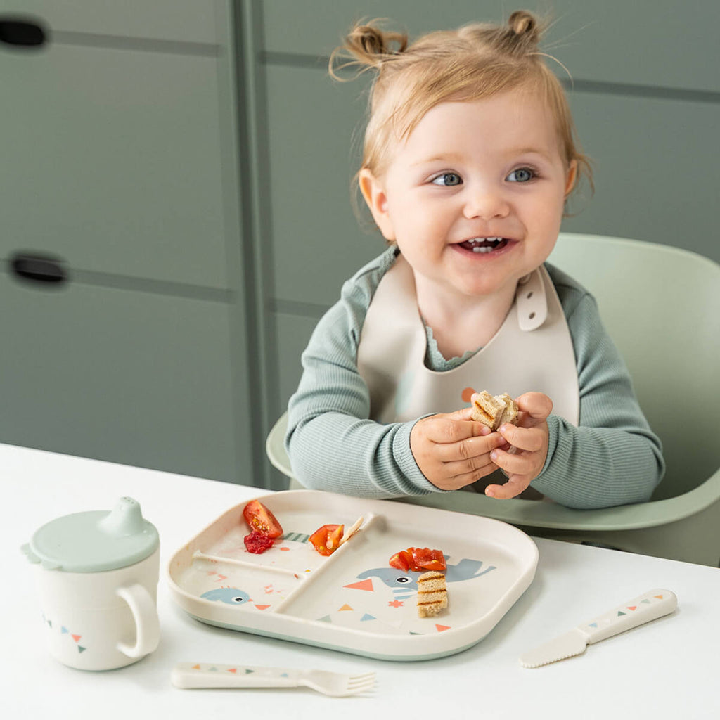 Bord met vakjes - Celebration Sand - Aan tafel Done by Deer - In den Olifant