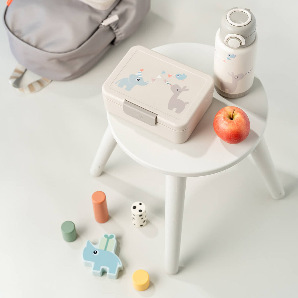 Brooddoos met vakverdeling - Celebration Sand - Lunchboxen en snackdoosjes Done by Deer - In den Olifant