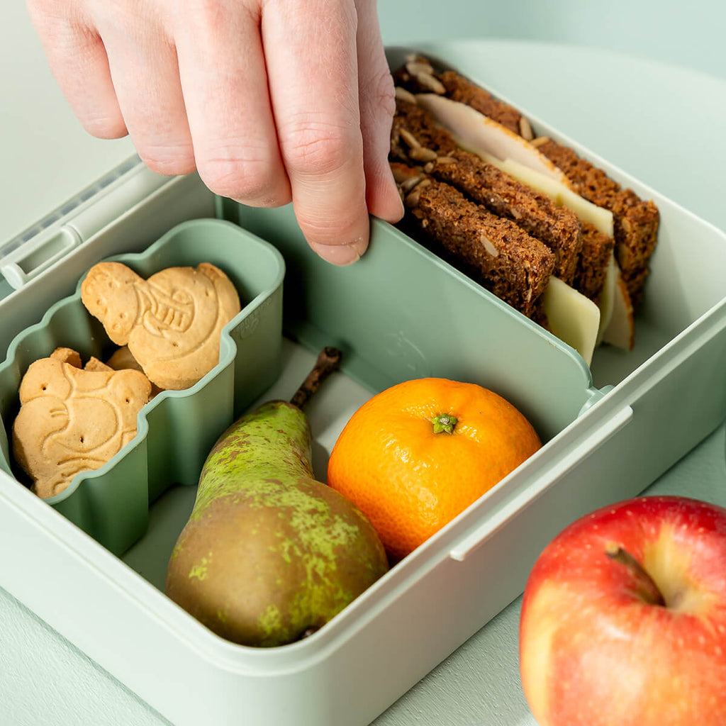 Brooddoos met vakverdeling - Playground Green - Lunchboxen en snackdoosjes Done by Deer - In den Olifant