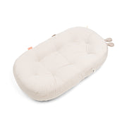 Cozy lounger met speelboog - Raffi Sand - Speelmatten en - bogen Done by Deer - In den Olifant