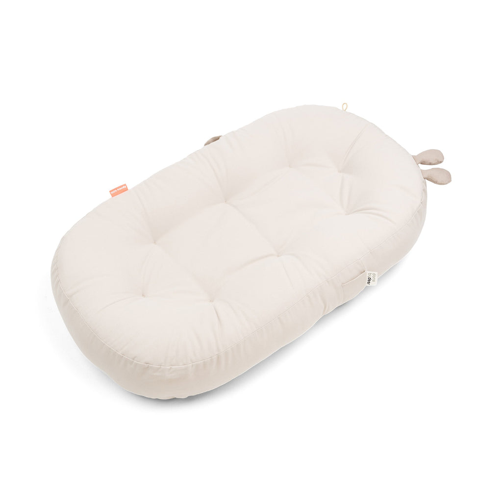 Cozy lounger met speelboog - Raffi Sand - Speelmatten en - bogen Done by Deer - In den Olifant