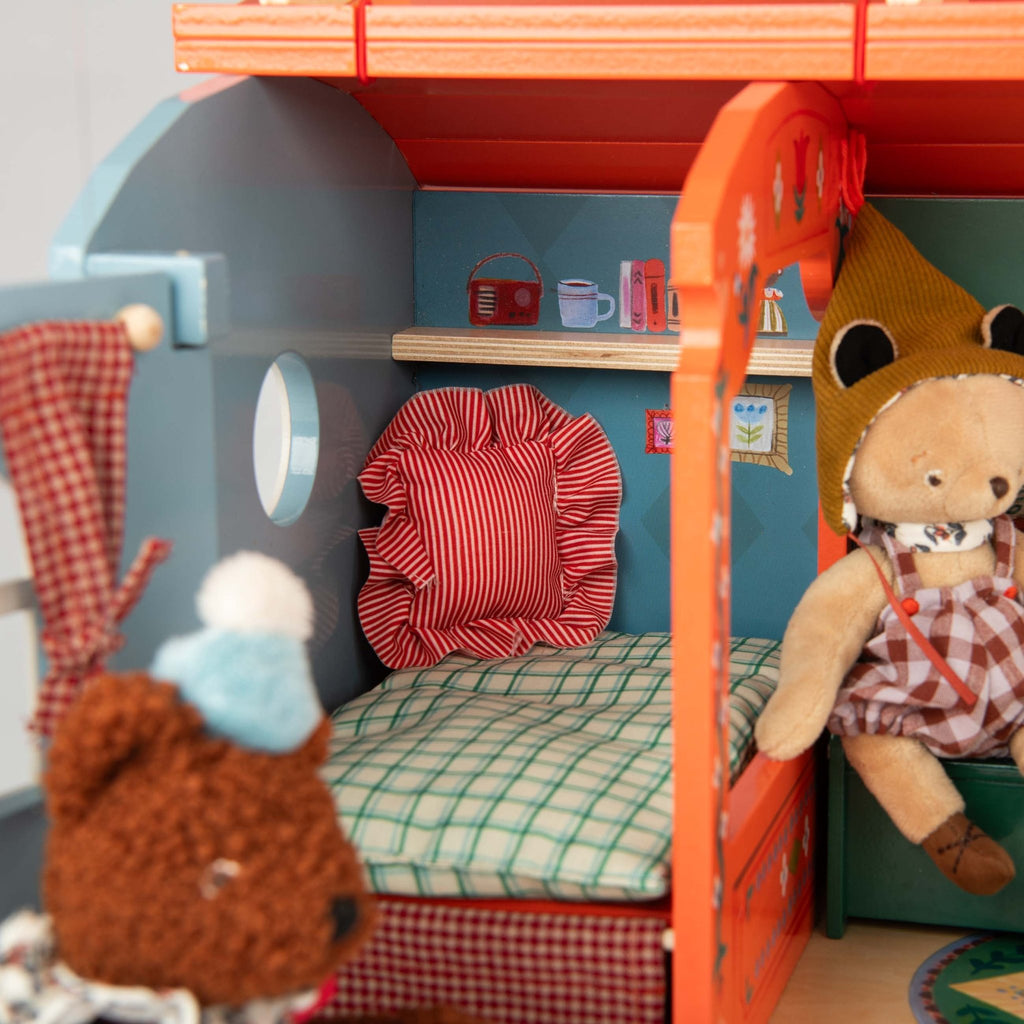 De woonwagen Les Minouchkas - Poppenhuismeubels en accessoires Moulin Roty - In den Olifant