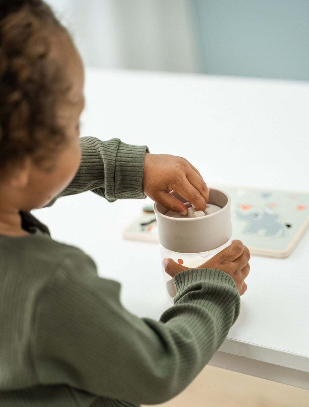 Drinkbeker Learning cup 360° Celebration Sand - Aan tafel Done by Deer - In den Olifant