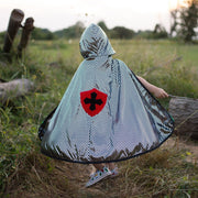 Dubbelzijdige verkleedcape Reversible Dragon and Knight Cape - 7 tot 8 jaar - Verkleedcapes Great Pretenders - In den Olifant