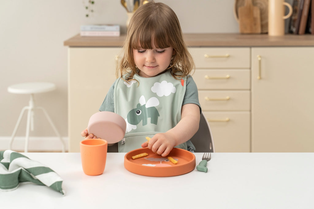 Easy - grip cutlery set Deer friends Green - Bestek en rietjes Done by Deer - In den Olifant