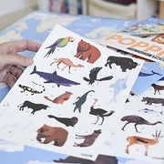 Educatieve Xxl Poster + 42 Stickers Animals Of The World | 5 - 12 Jaar - Stickers en stickersets Poppik - In den Olifant
