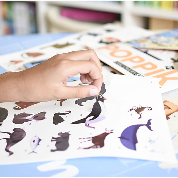 Educatieve Xxl Poster + 42 Stickers Animals Of The World | 5 - 12 Jaar - Stickers en stickersets Poppik - In den Olifant