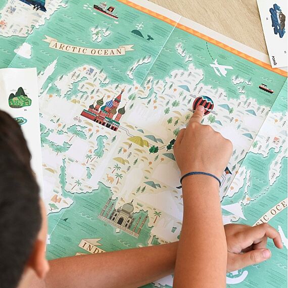 Educatieve Xxl Poster + 71 Stickers World Tour | 7 - 12 Jaar - Stickers en stickersets Poppik - In den Olifant