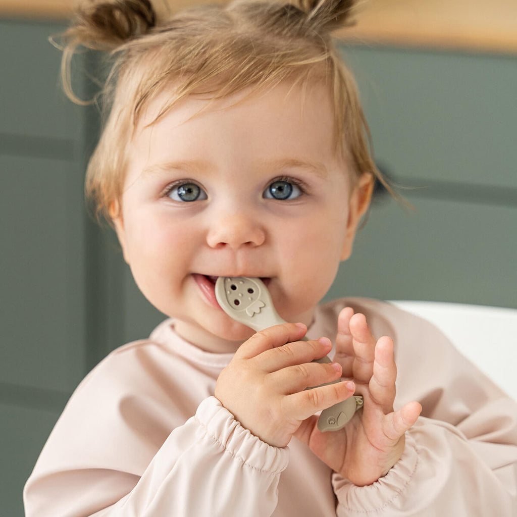 Eetset Stick&Stay learning meal set Sheepy Sand - Aan tafel Done by Deer - In den Olifant