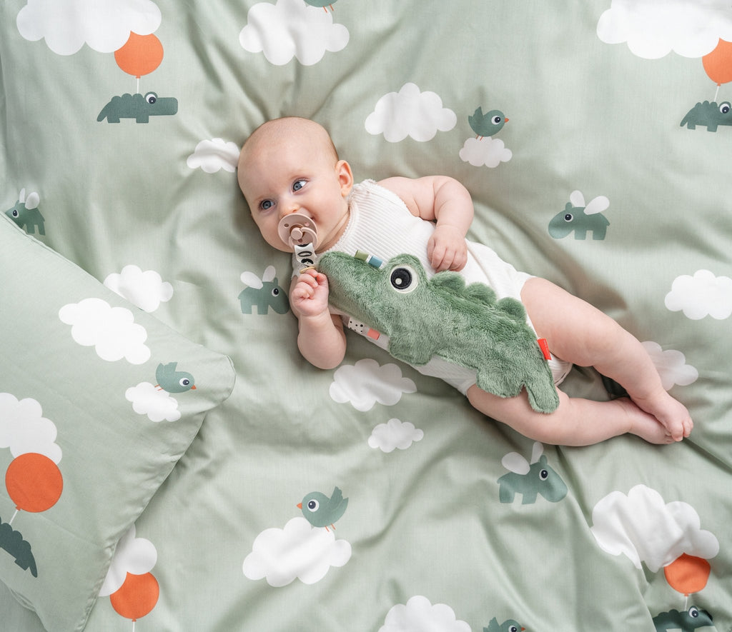 Fopspeendoekje - Cozy friend Croco Green - fopspeenkettingen Done by Deer - In den Olifant