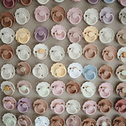 Frigg Daisy Fopspenen Latex Cream/Blush - Set Van 2 - Fopspeentjes Frigg - In den Olifant