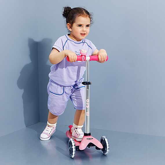 Kinderstep met 3 wielen Mini Micro scooter Deluxe Glow LED Plus Frosty Pink - 2-6 jaar