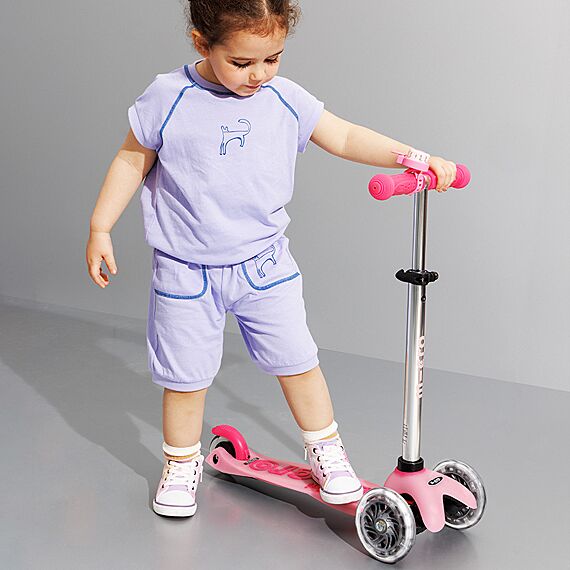 Kinderstep met 3 wielen Mini Micro scooter Deluxe Glow LED Plus Frosty Pink - 2-6 jaar