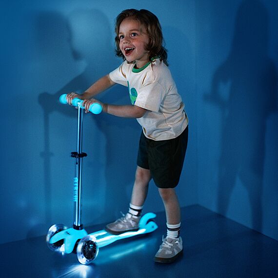 Kinderstep met 3 wielen Mini Micro scooter Deluxe Glow LED Plus Glacier Aqua - 2-6 jaar