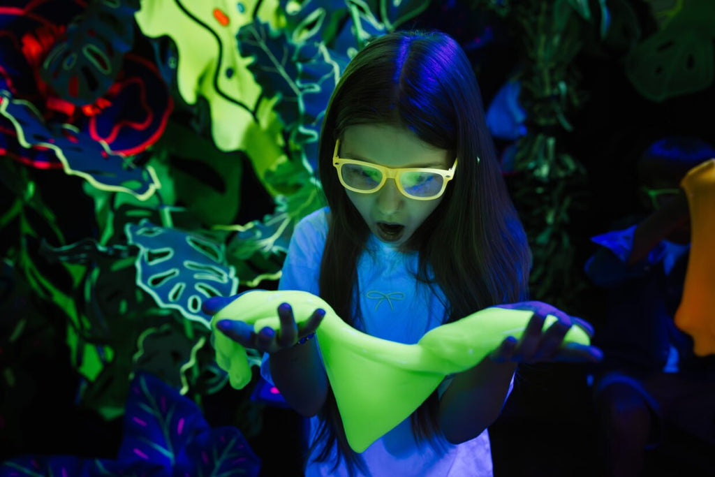 Glow in the dark slijm Jiggly Fluo Glow groen - 430 g - Sensorisch speelgoed Tuban - In den Olifant