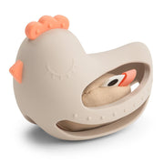 Grijp - en bijtspeeltje met rammelaar - Clucky Sand - Rammelaars Done by Deer - In den Olifant