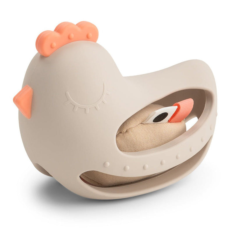 Grijp - en bijtspeeltje met rammelaar - Clucky Sand - Rammelaars Done by Deer - In den Olifant