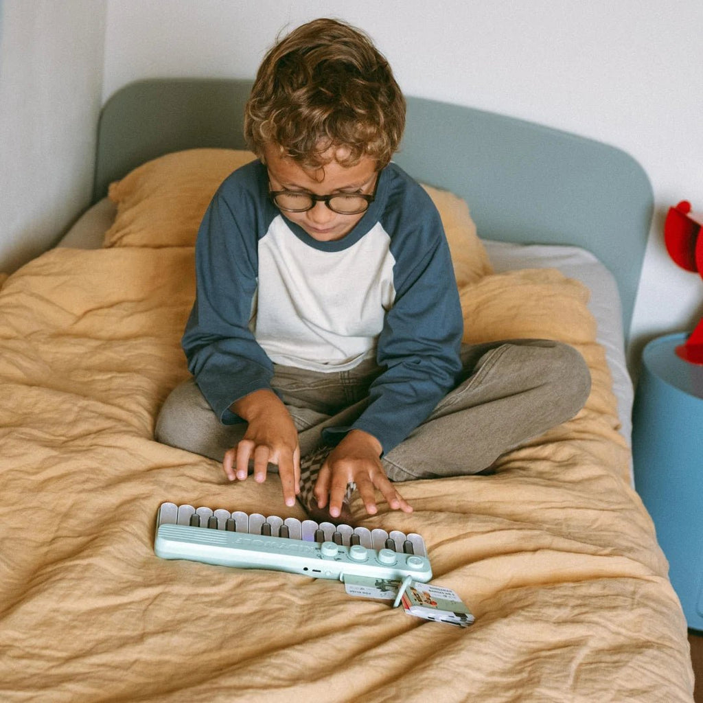 Groene kinderpiano met lichtgevende toetsen - Kidypiano Mini - Muziekinstrumenten Kidywolf - In den Olifant