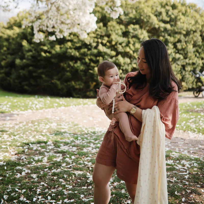 Grote tetradoek Bows - 120 x 120 cm - Tetradoeken Mushie - In den Olifant