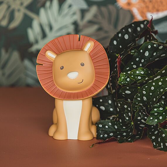 Hakuna Leeuw SPAARPOT LARGE | H 16.5 x Ø 11,3 cm - Spaarpotten AP Junior - In den Olifant