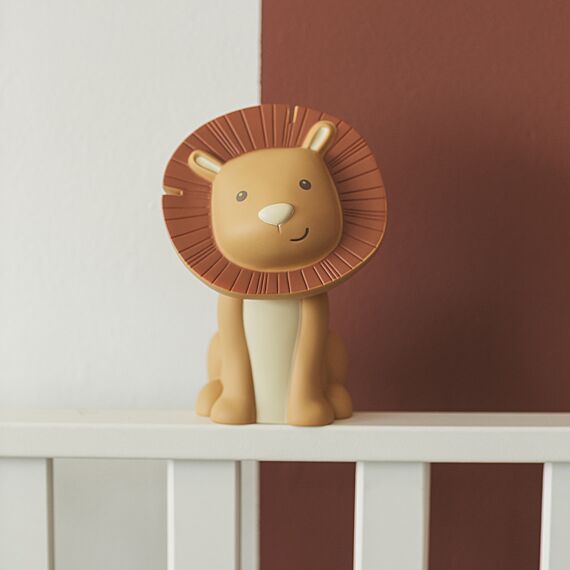 Hakuna Leeuw SPAARPOT LARGE | H 16.5 x Ø 11,3 cm - Spaarpotten AP Junior - In den Olifant