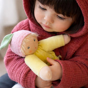 Handgemaakte Eerste Pop Blütenbaby Geel - 22 cm - Lappenpoppen Nanchen Natur - In den Olifant