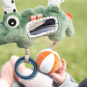 Hangspeeltje Hanging activity toy Croco Green - Wagenspanners Done by Deer - In den Olifant