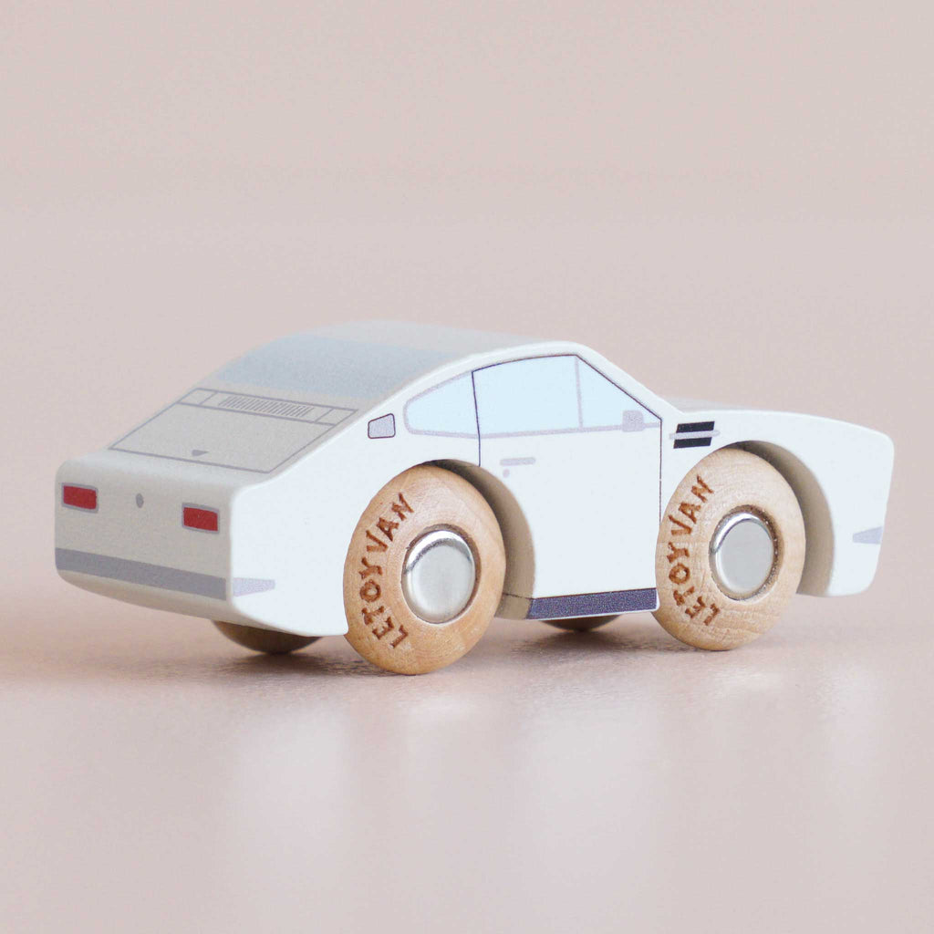 Houten auto Aaron - nr. 6 - Auto's en voertuigen Le Toy Van - In den Olifant
