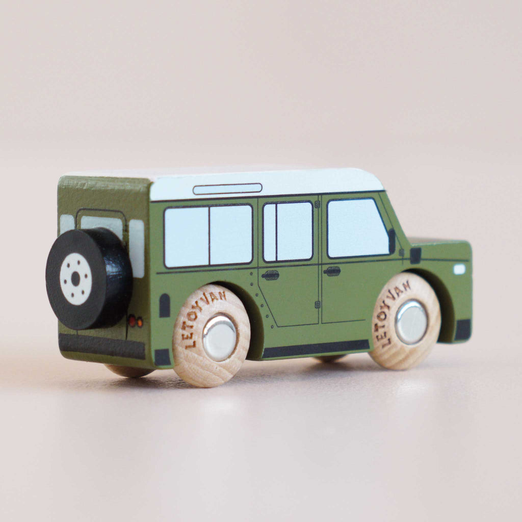 Houten auto Archie - nr. 27 - Auto's en voertuigen Le Toy Van - In den Olifant